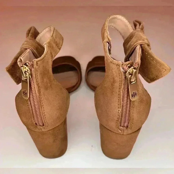 Tommy Hilfiger Tan Cream Sandals with Bow Detail - Picture 4 of 6
